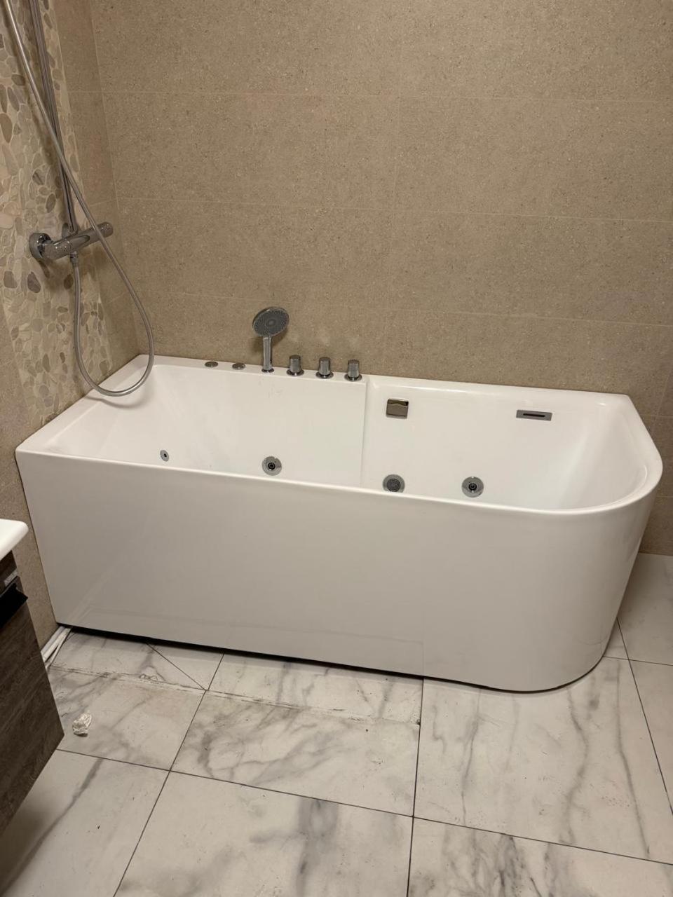 טיראנה Free Parking Skanderbeg Square - Spacious Central Apartment מראה חיצוני תמונה
